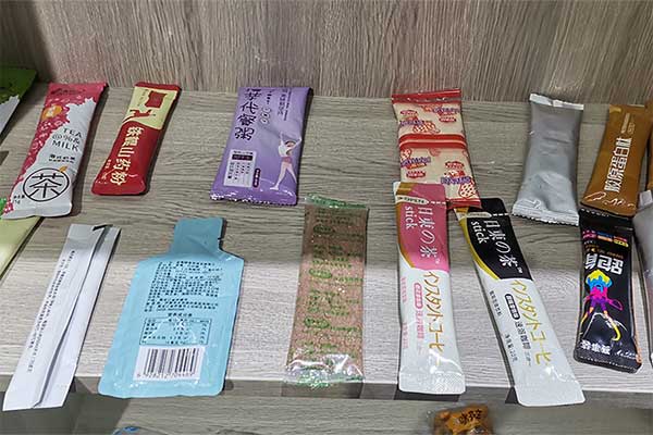 奶茶粉末包裝機(jī)可采用三邊封、四邊封、圓角袋型